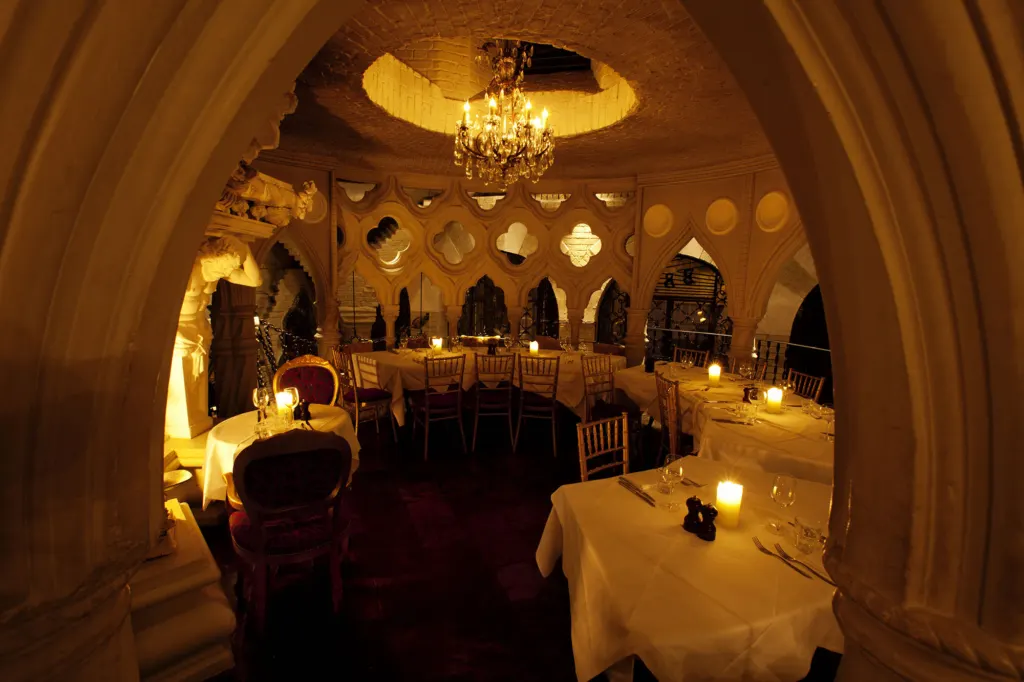 Beach Blanket Babylon — commercial and interiors photograph in London, UK, frame 9 of 44.